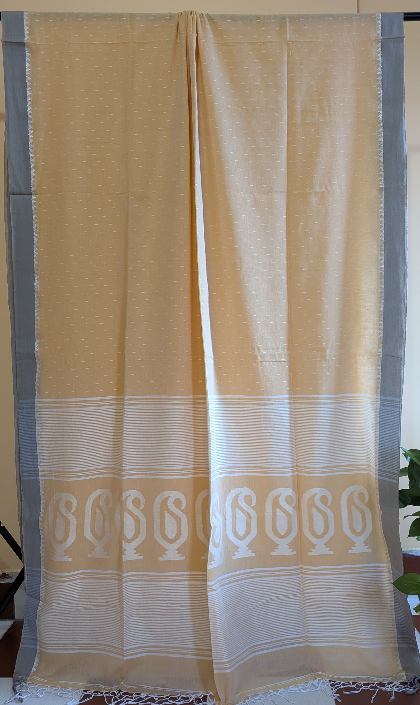 Cotton Handloom Saree with Threadwork.